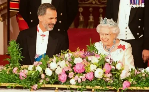 Felipe VI e Isabel II tienen dos labores muy distintas. Foto: (Getty)