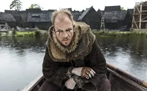 Gustaf Skarsgård como Floki. Foto: (IMDB)