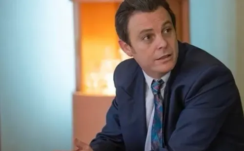 César Santa Ana en su papel de Álex. Foto: (Netflix)