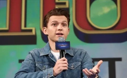 Tom Holland nunca logra mantener la boca cerrada. Foto: (Getty)