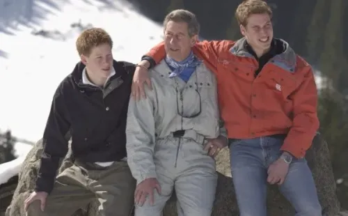 Los Príncipes William y Harry junto a su padre, el Príncipe Carlos. Foto: (Getty)