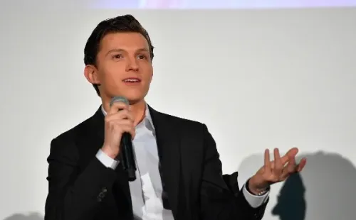 Tom Holland no logra guardar secretos. Foto: (Getty)