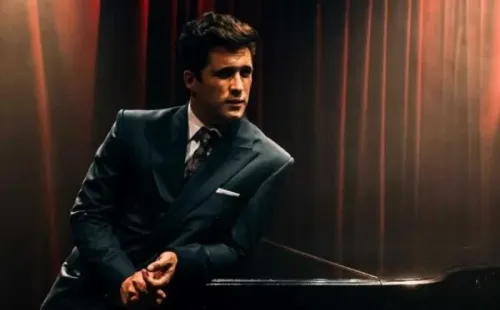 Diego Boneta caracterizado como Luis Miguel. Foto: (Netflix)