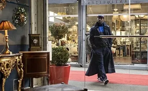 Lupin en el mercadillo. Foto: (IMDB)