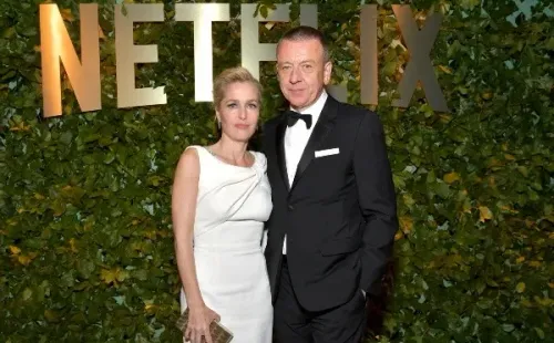 Gillian Anderson y Peter Morgan. Foto: (Getty)
