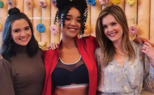 Las protagonistas de The Bold Type. Foto: (HULU)