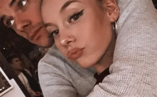 Ester Expósito y Álvaro Rico. Foto: (@ester_exposito)