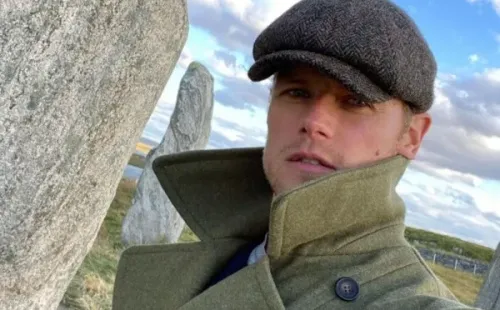 Sam Heughan en las piedras de Craigh na Dun. Foto: (@samheughan)