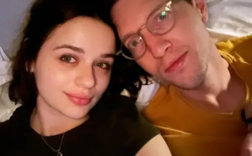 Joey King siguió compartiendo fotos junto a Steven.