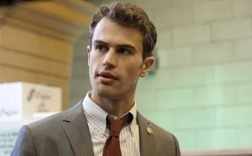 Theo James. Foto: IMDb.