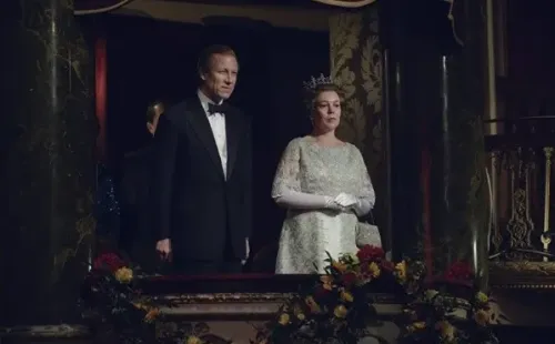 Tobías Menzies y Olivia Colman como los Reyes de Inglaterra. Foto: (IMDB)