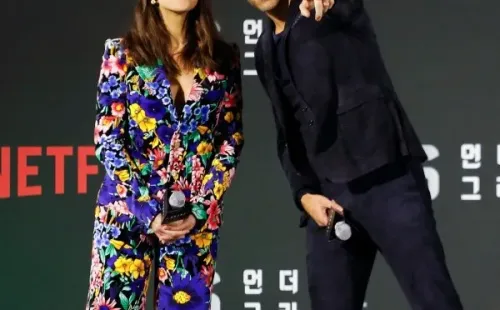 Adria Arjona junto a Ryan Reynolds. Foto: (Getty)