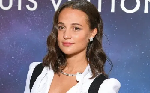Alicia Vikander será quien acompañe a Adria Arjona en Irma Vep. Foto: (Getty)