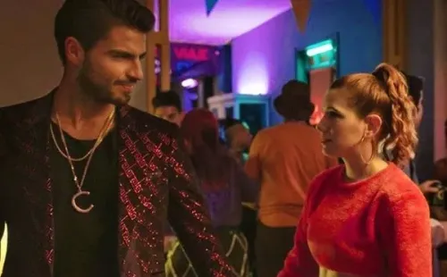 Valeria y Víctor. Foto: (Netflix)