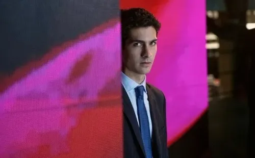El Chino Darín es Julio Clamens. Foto: (Netflix)