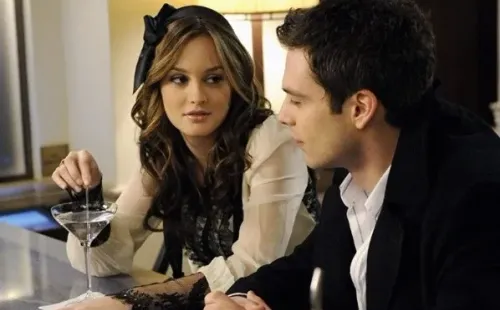 Sebastián Stan y Leighton Meester. Foto: (IMDB)