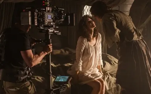 Sam Heughan y Caitriona Balfe en el medio de las filmaciones. Foto: (Starz Play)