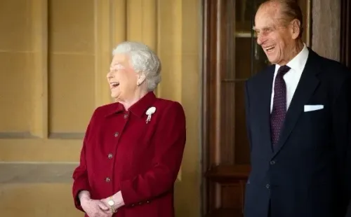Felipe de Edimburgo y sus 'tres pasos detrás de Lilibeth'. Foto: (Getty)