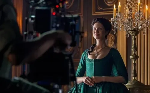 Caitriona Balfe en uno de sus trajes más icónicos. Foto: (Starz)