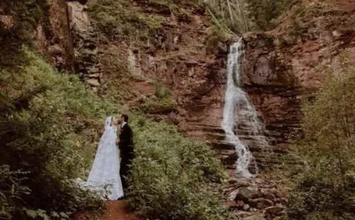 El paisaje de ensueño en el que se casó Lily Collins.
