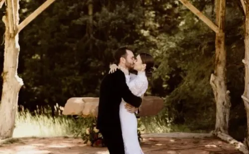 Lily Collins compartió sus fotos del casamiento en Instagram.