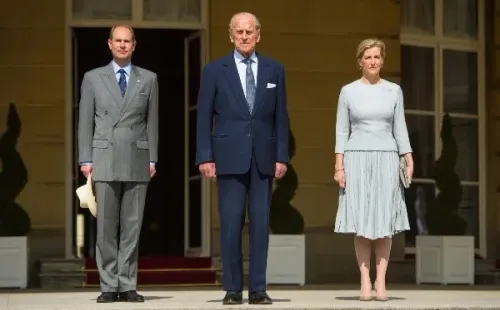 Eduardo de Wessex, Felipe de Edimburgo y su nuera, Sophie de Wessex. Foto: (Getty)