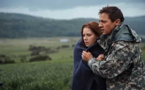 arrival jeremy renner amy adams