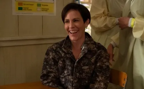 annabeth gish misa de medianoche netflix.jpg