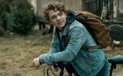 igby rigney misa de medianoche netflix.jpg
