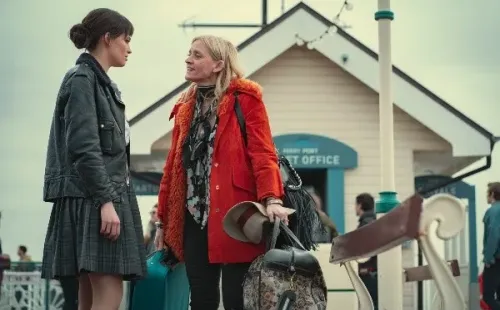 Emma Mackey interpretando a Maeve Wiley. Foto: (Netflix)