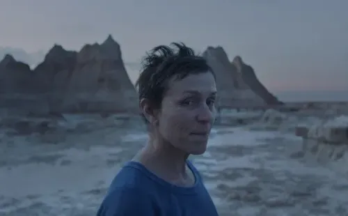 nomadland frances mcdormand chloe zhao