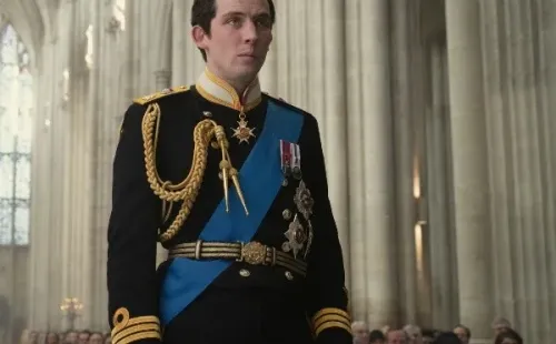 Josh O´Connor en la piel del Príncipe Carlos. Foto: (Netflix)