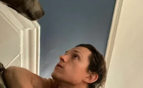 Tom Holland y su perra, Tessa. Foto: (@tomholland2013)