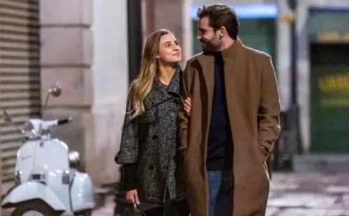 Los intérpretes de Ambrosi y Michelle Salas. Foto: (Netflix)