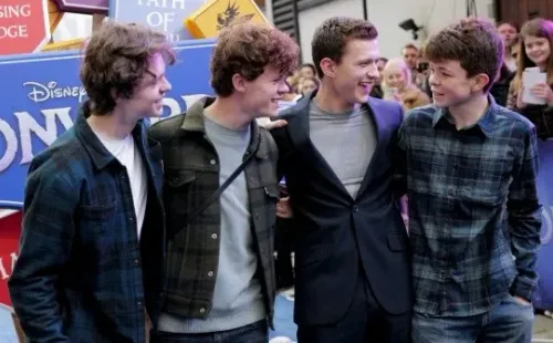Tom Holland y sus hermanos. Foto: (Getty)