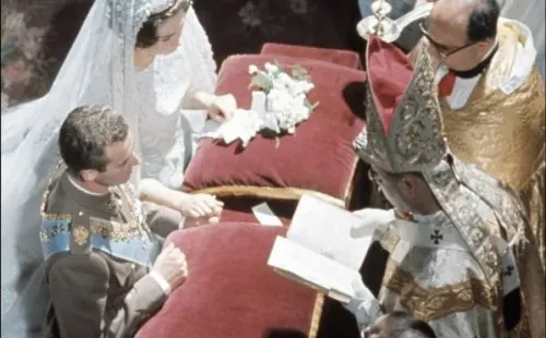 Juan Carlos y Sofía en una de sus bodas. Foto: (Revista Semana)