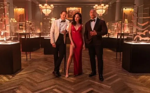 red notice ryan reynolds gal gadot the rock