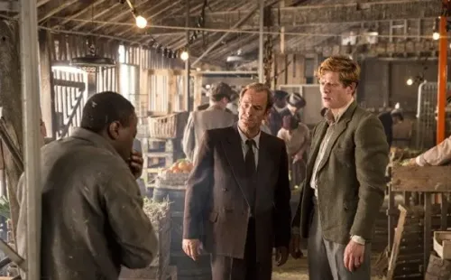 Los compañeros resolviendo un misterio. Foto: IMDb.