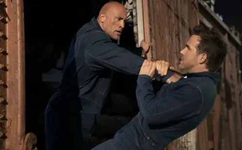 Dwayne Johnson y Ryan Reynolds. Foto: (Netflix)