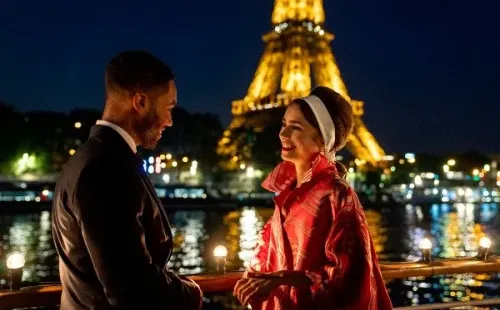 La foto que avivó los rumores de un nuevo amor para Emily. Foto: (Netflix)