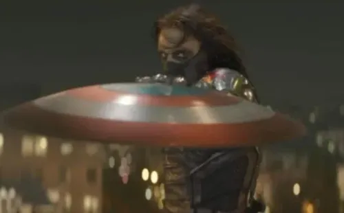 Bucky y su brazo de vibranium. Foto: IMDb.