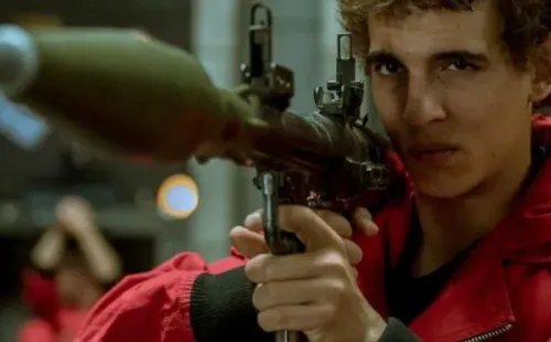 Miguel Herrán en la piel de Río. Foto: (Netflix)