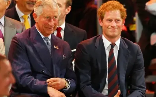 El Príncipe Carlos habría discriminado al hijo de Harry. Foto: (Getty)