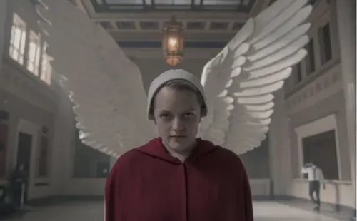 elisabeth moss the handmaid's tale
