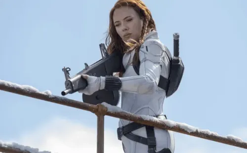 Scarlett Johansson en la piel de Black Widow. Foto: (IMDB)