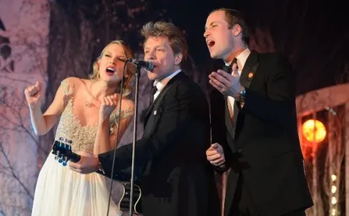 El Príncipe William con Jon Bon Jovi y Taylor Swift. Foto: (Getty)