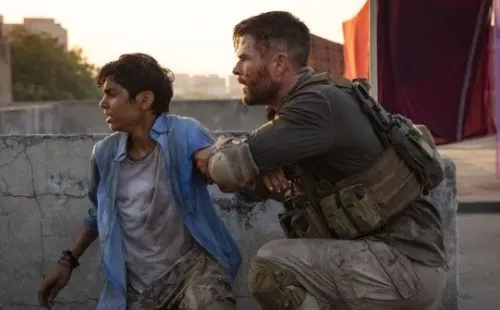 Chris Hemsworth en Misión de Rescate. Foto: (Netflix)