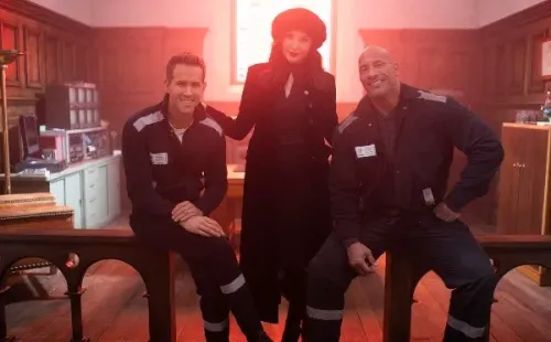 Los protagonistas de Alerta Roja. Foto: (Netflix)