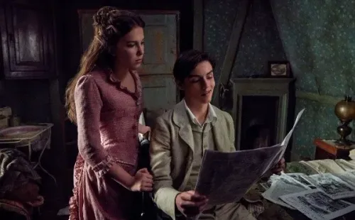 Millie Bobby Brown y Louis Partridge. Foto: (Netflix)