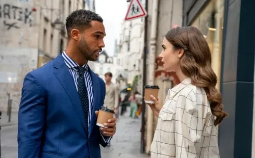 Emily y Alfie. Foto: (Netflix)